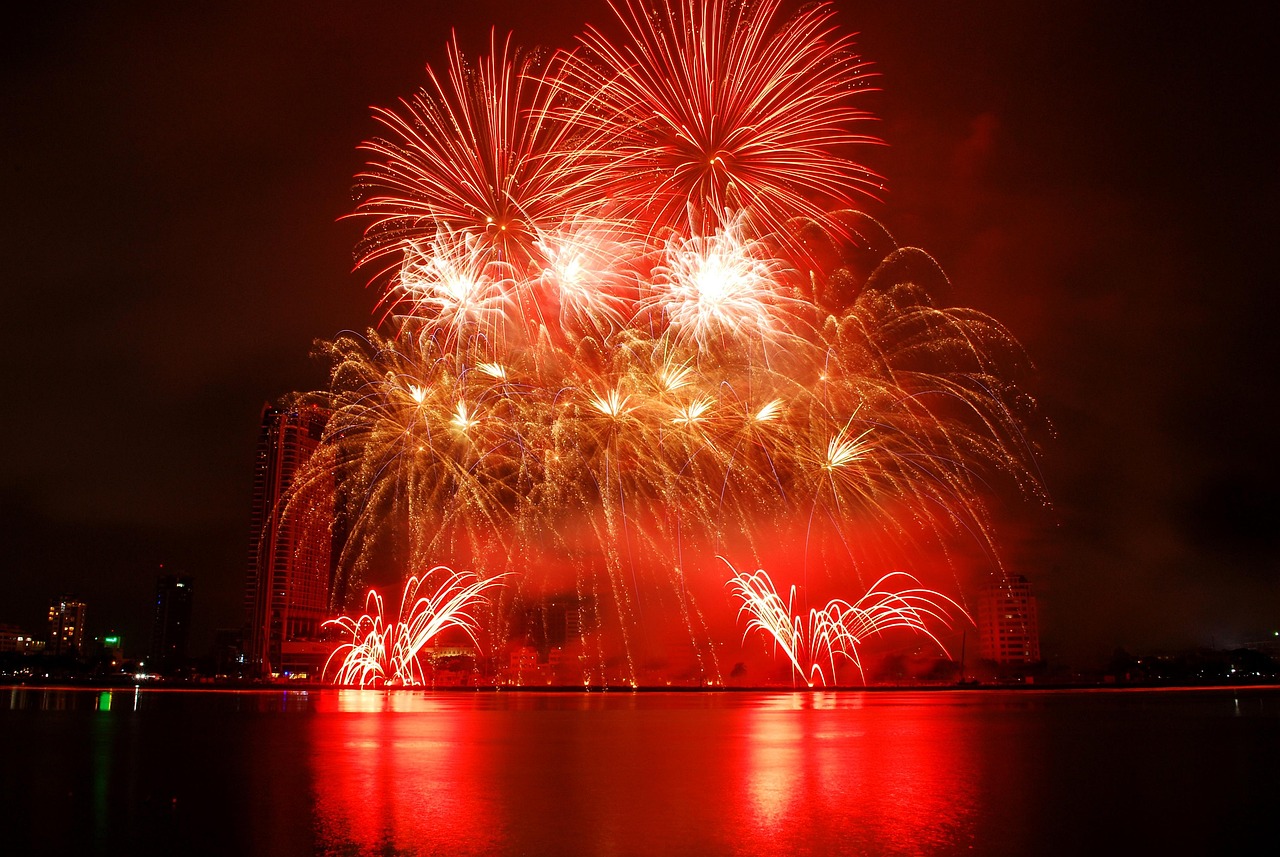 🔥 Bonfire Night Fun in the UK: The Best Activities to Enjoy (and How the UltimateBottle Makes It Better)